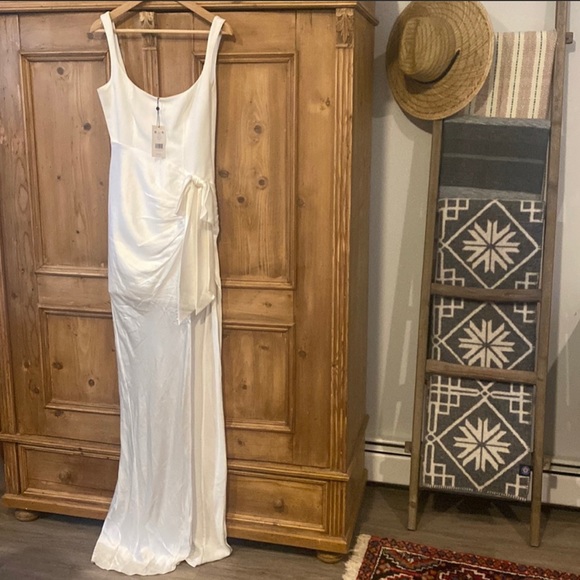 Cinq a Sept Marian Gown - Picture 4 of 12